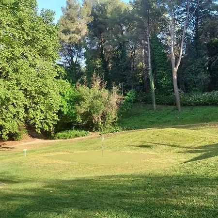 Apartment Avec Terrasse, Jardin Privatif Et Piscine A