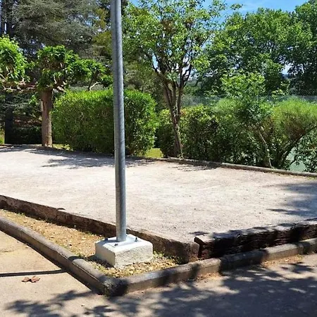 Avec Terrasse, Jardin Privatif Et Piscine A