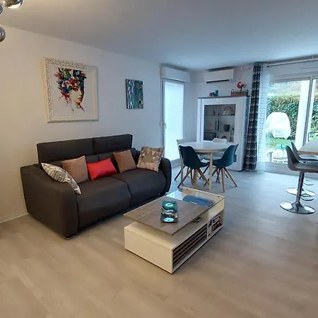Avec Terrasse, Jardin Privatif Et Piscine A Apartment Cannes