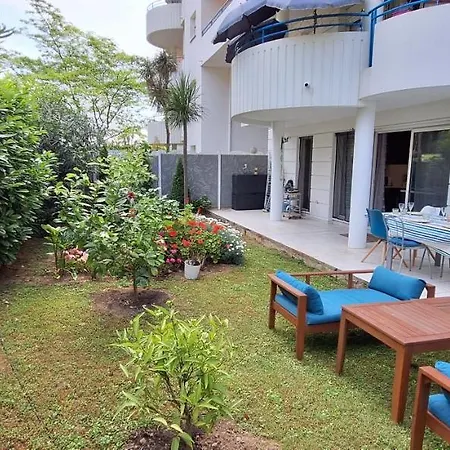 Avec Terrasse, Jardin Privatif Et Piscine A